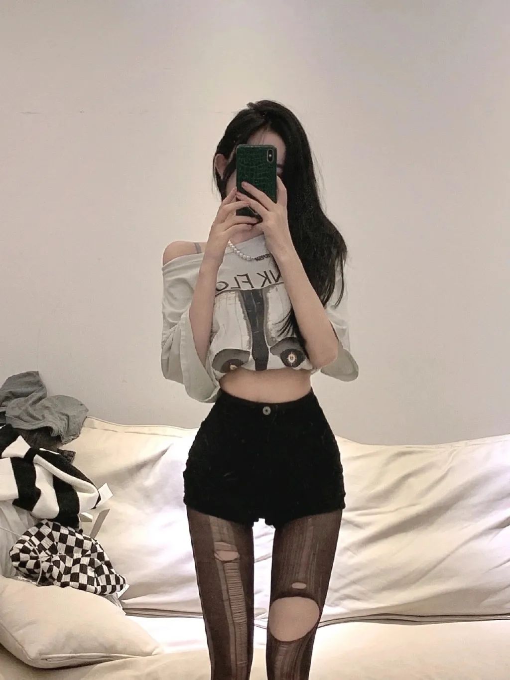 妹子絲襪都破了，好心疼?。〔鍒D2