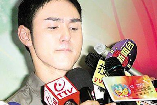 阮經(jīng)天初夜門(mén) 他的獸性行為害了“阿奴”的一生插圖