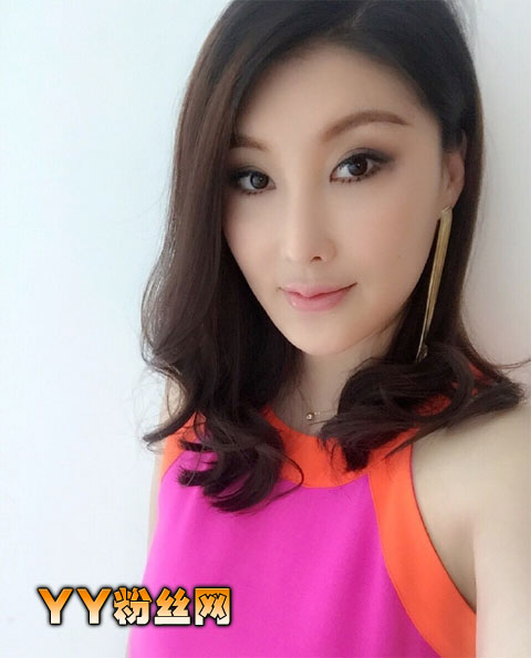非誠勿擾張?jiān)旗o美艷私房照 張?jiān)旗o個(gè)人資料微博三圍身高胸多大插圖6