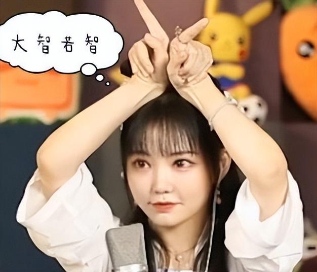 B站咬人貓回歸一姐，穿紅衣約爾跳宅舞，宅男：還是這么sao插圖6